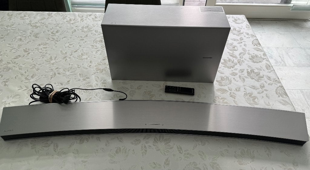 Samsung Wireless Soundbar Subwoofer curve
