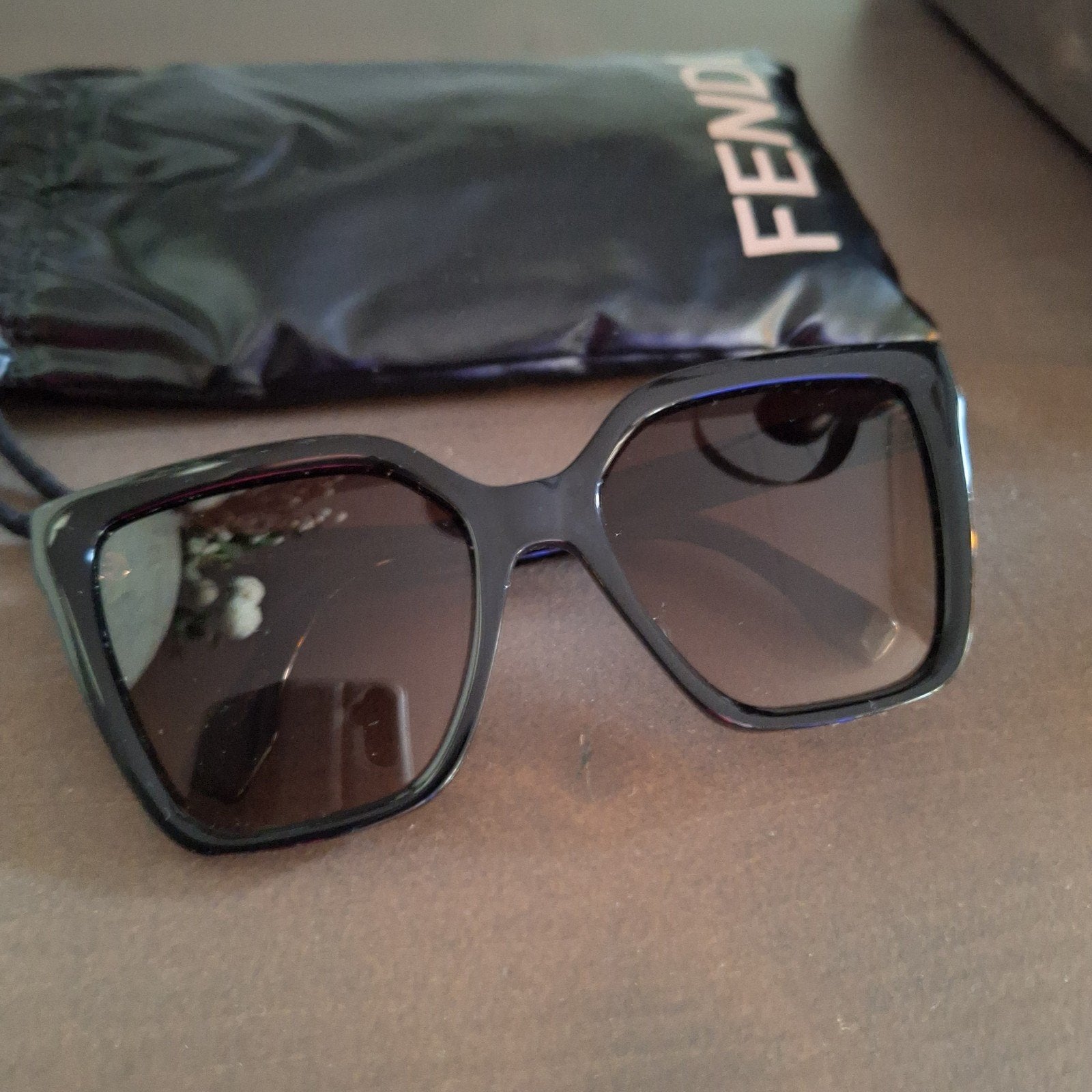 Fendi Zonnebril met Zwart Montuur en Bruine Glazen, Overige merken, Zonnebril, Zwart, Ophalen of Verzenden