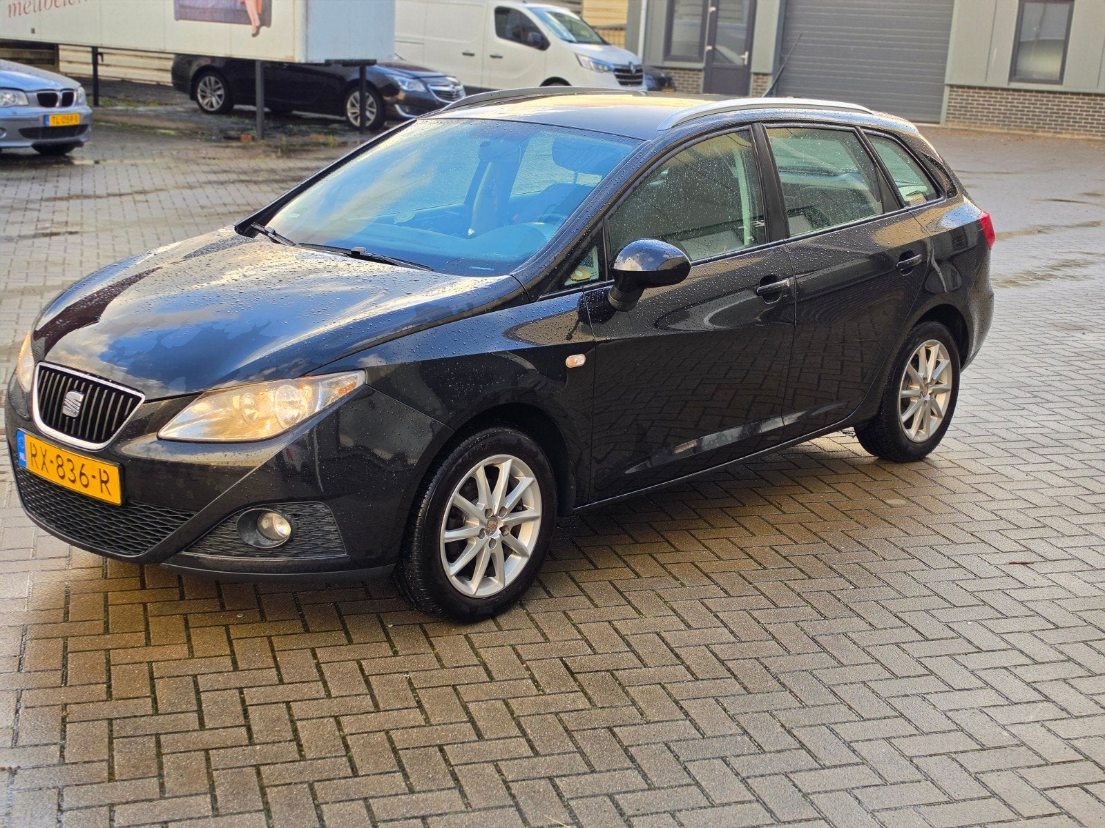 Seat Ibiza 1.4 63KW ST 2011 Zwart, Auto's, Voorwielaandrijving, 40 €/maand, 4 cilinders, Stationwagon
