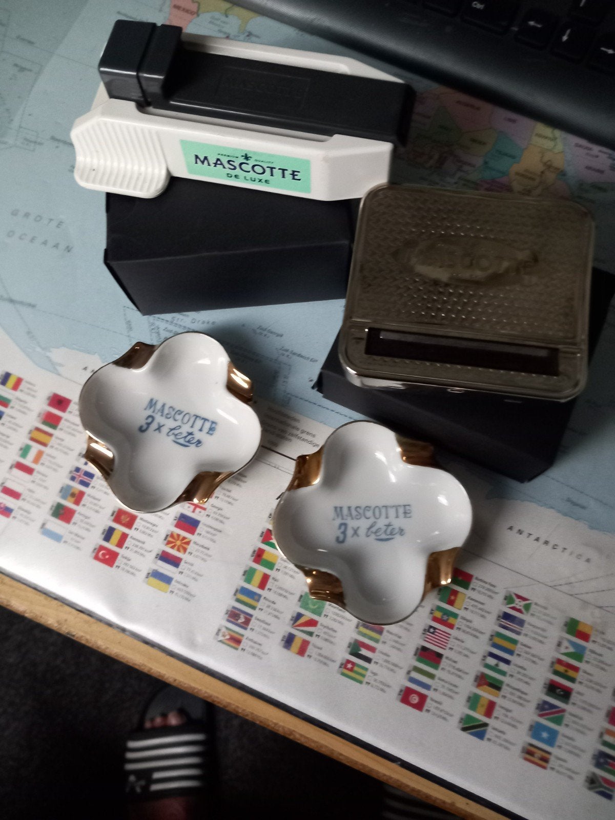 Mascotte Sigarettenmakers en Porseleinen Asbakjes Set, Ophalen of Verzenden