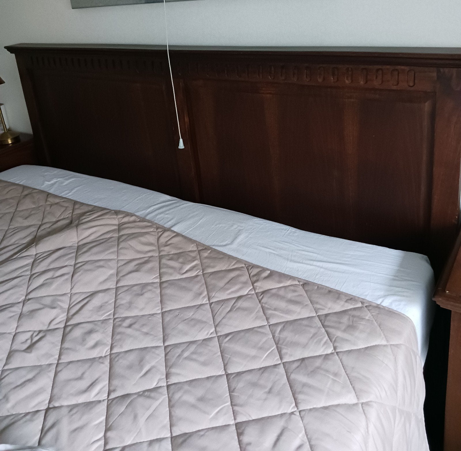 Bed/ ledikant  hout met lattenbodems, houten kleur mahonie, Ophalen, Gebruikt, Tweepersoons