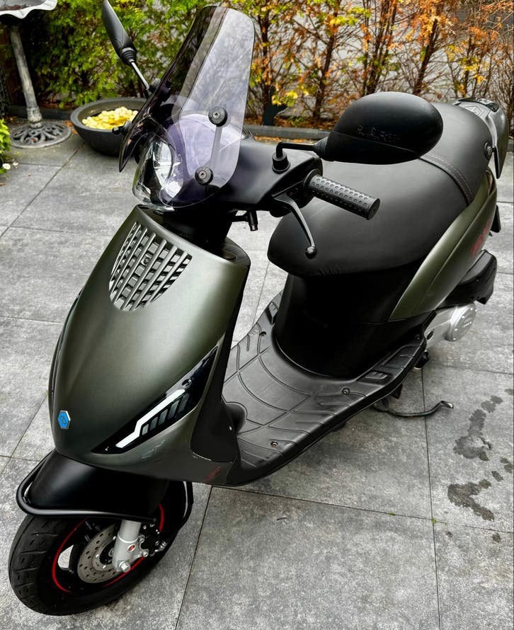 Piaggio Zip 4T iGet Euro 5 (04-2022) – 1.709 km!, Ophalen, Zo goed als nieuw, Benzine, Piaggio