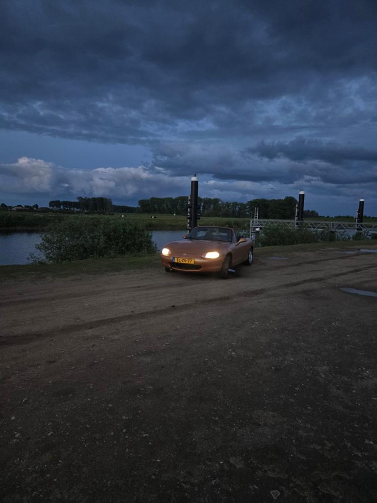Mazda MX-5 1.6 I 1998, Auto's, 40 €/maand, Zwart, Cabriolet, 990 kg