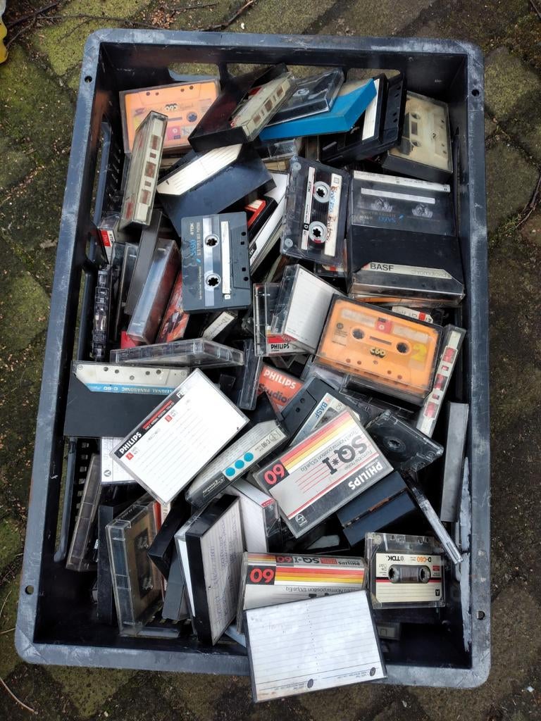 Krat vol cassettebandjes, Ophalen of Verzenden, Gebruikt, Overige genres, 26 bandjes of meer
