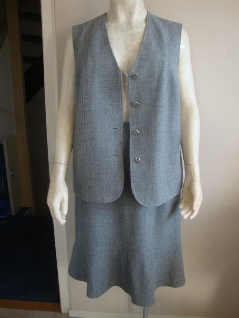 152... zgan rok met gilet maat 48, Kleding | Dames, Grote Maten, Ophalen of Verzenden, Zo goed als nieuw, Grijs, Rok