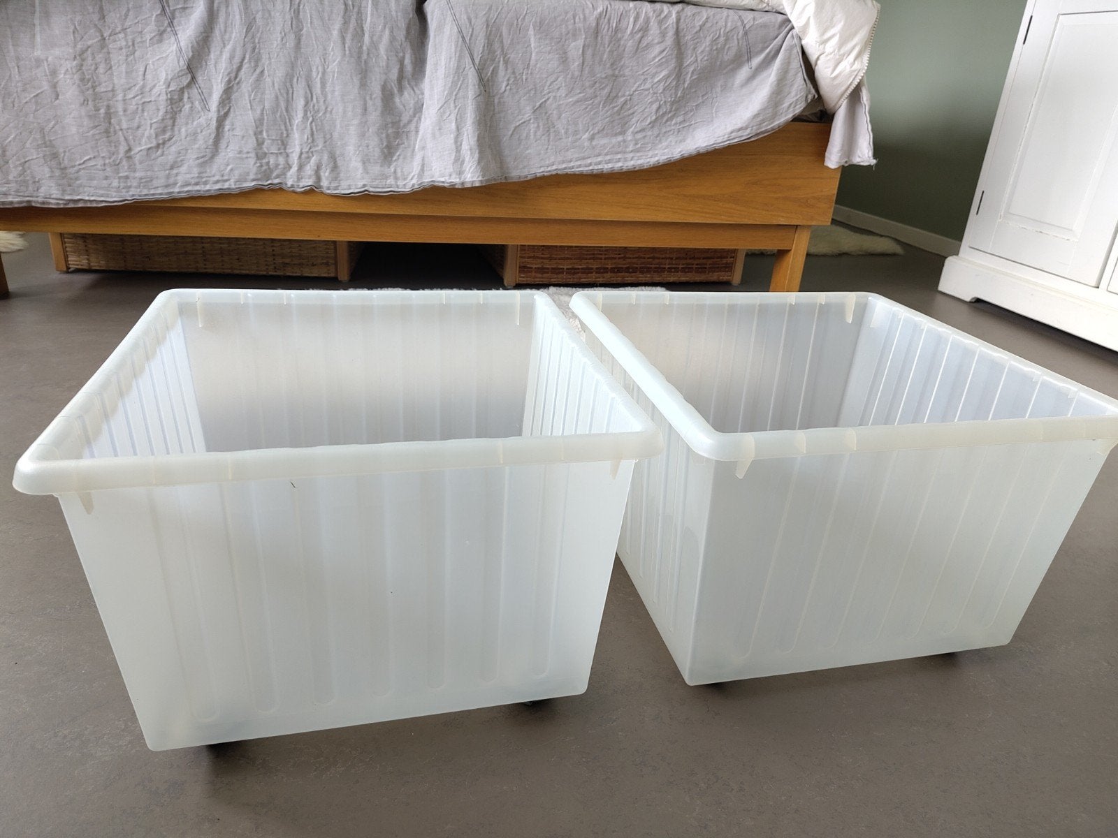 2x IKEA VESSLA opbergbakken met wieltjes - 39x39 cm, Doe-het-zelf en Verbouw, Kratten en Dozen, Ophalen, Gebruikt, Minder dan 50 cm