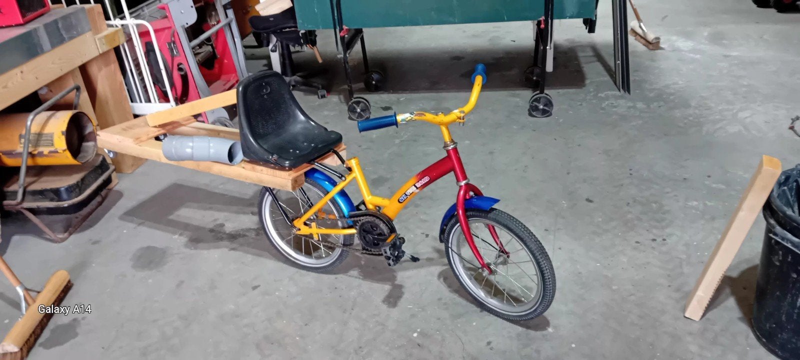Kinderfiets met wheeliebar, Fietsen en Brommers, Steps, Ophalen of Verzenden, Gebruikt, Overige typen, Look