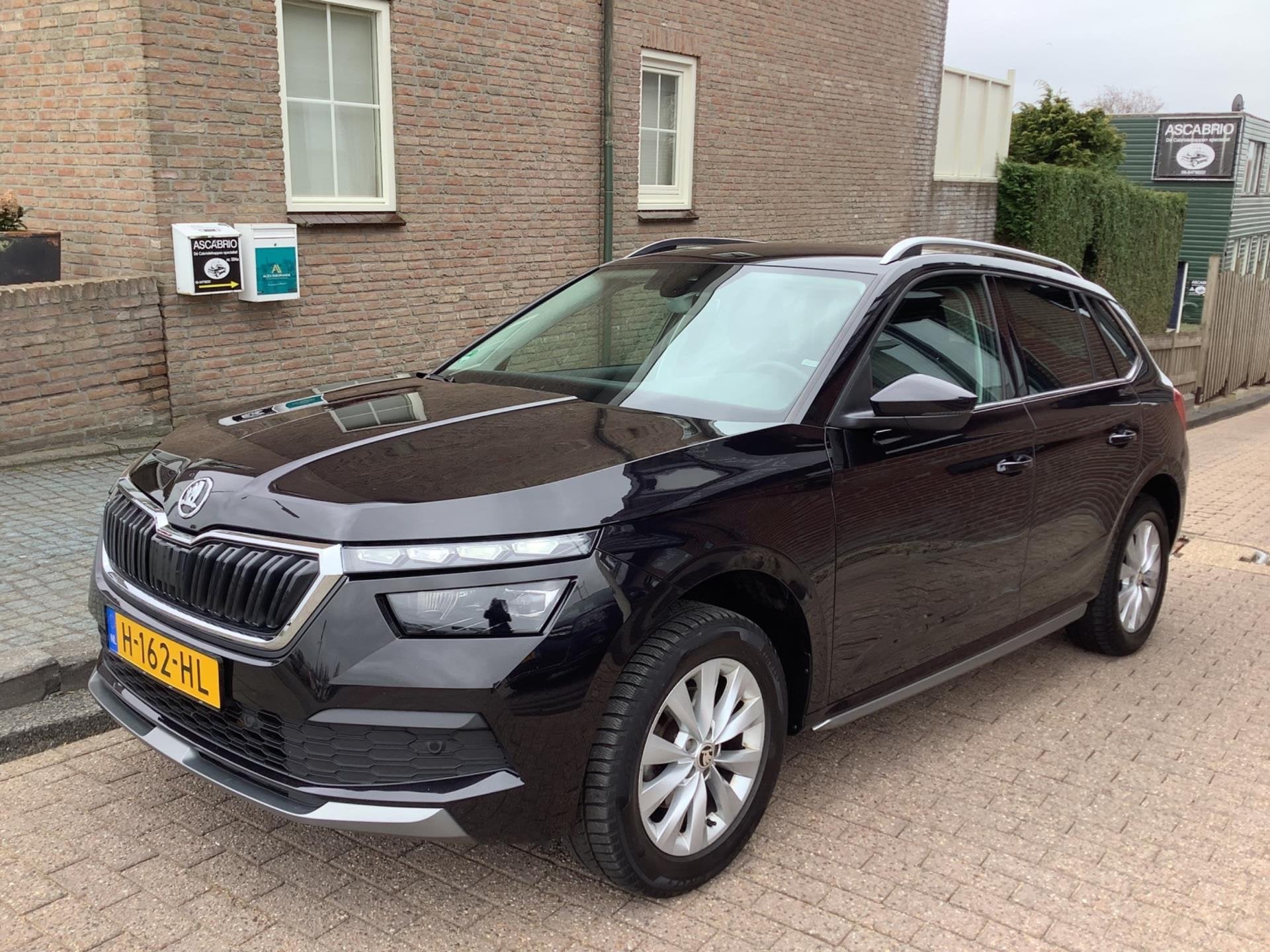 Skoda Kamiq 1.0 TSI Business Edition digitaal automaat, Auto's, Stof, Gebruikt, Euro 6, Zwart