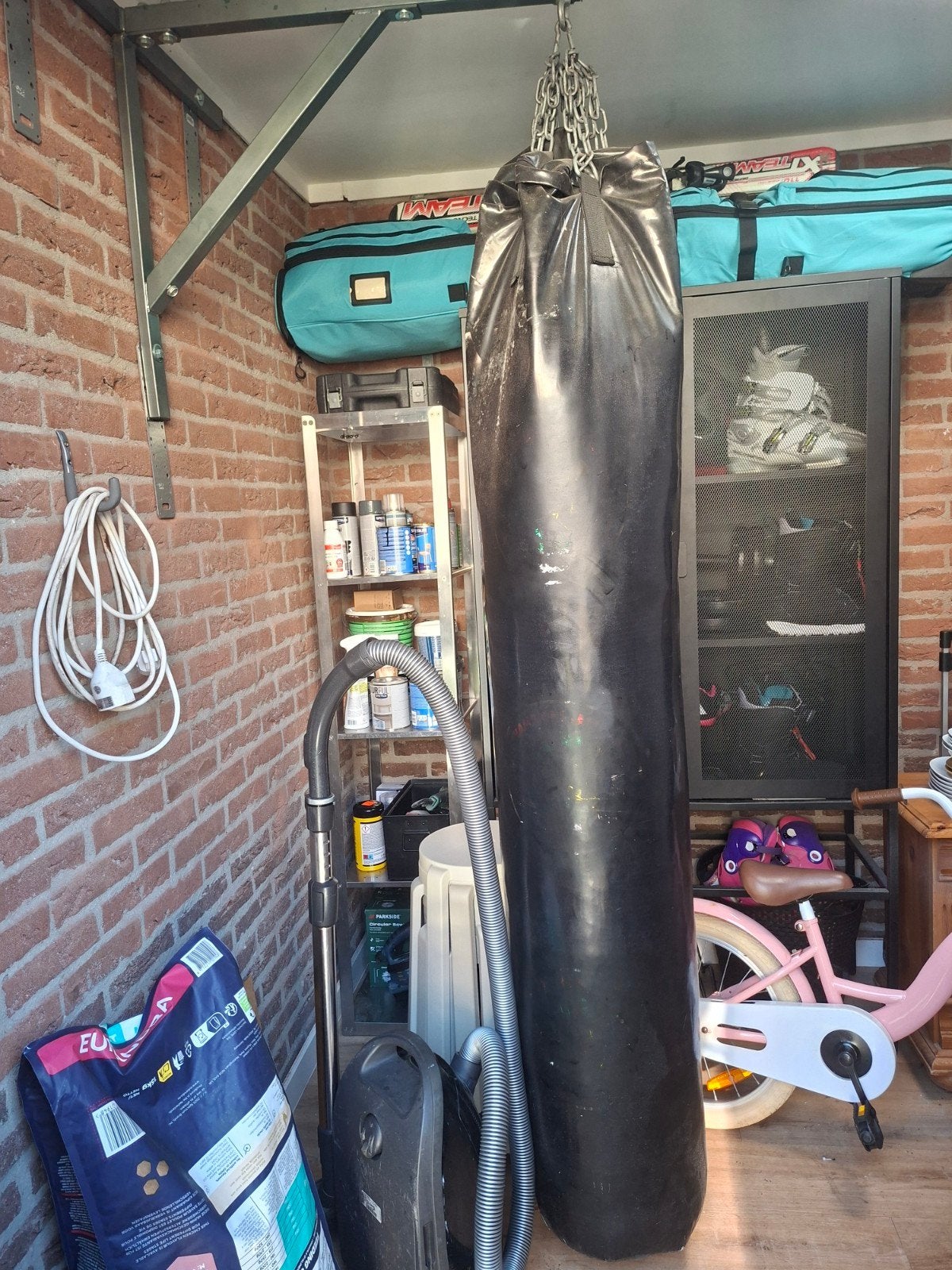 Gratis professionele bokszak met muurbeugel - Amstelveen, Sport en Fitness, Ophalen, Gebruikt, Bokszak