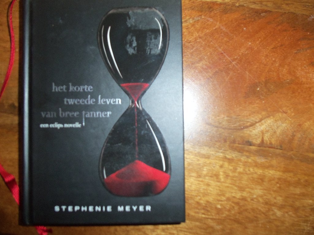 BOEK STEPHENIE MEYER-HET KORTE 2de LEVEN VAN BREE TANNER, Ophalen of Verzenden, Zo goed als nieuw, Stephenie Meyer