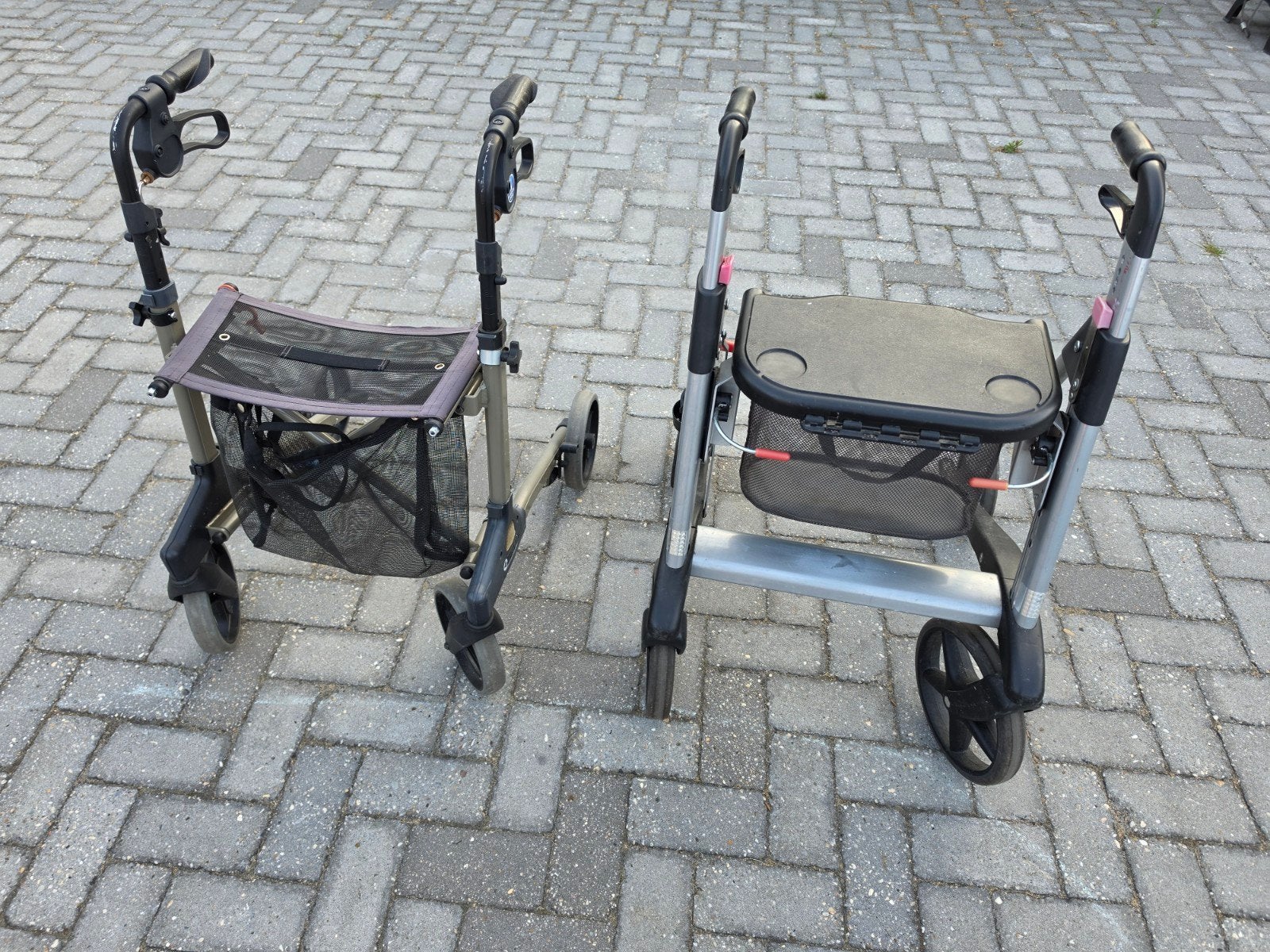 2 x lichtgewicht rollator

€ 50 euro per stuk, Ophalen of Verzenden