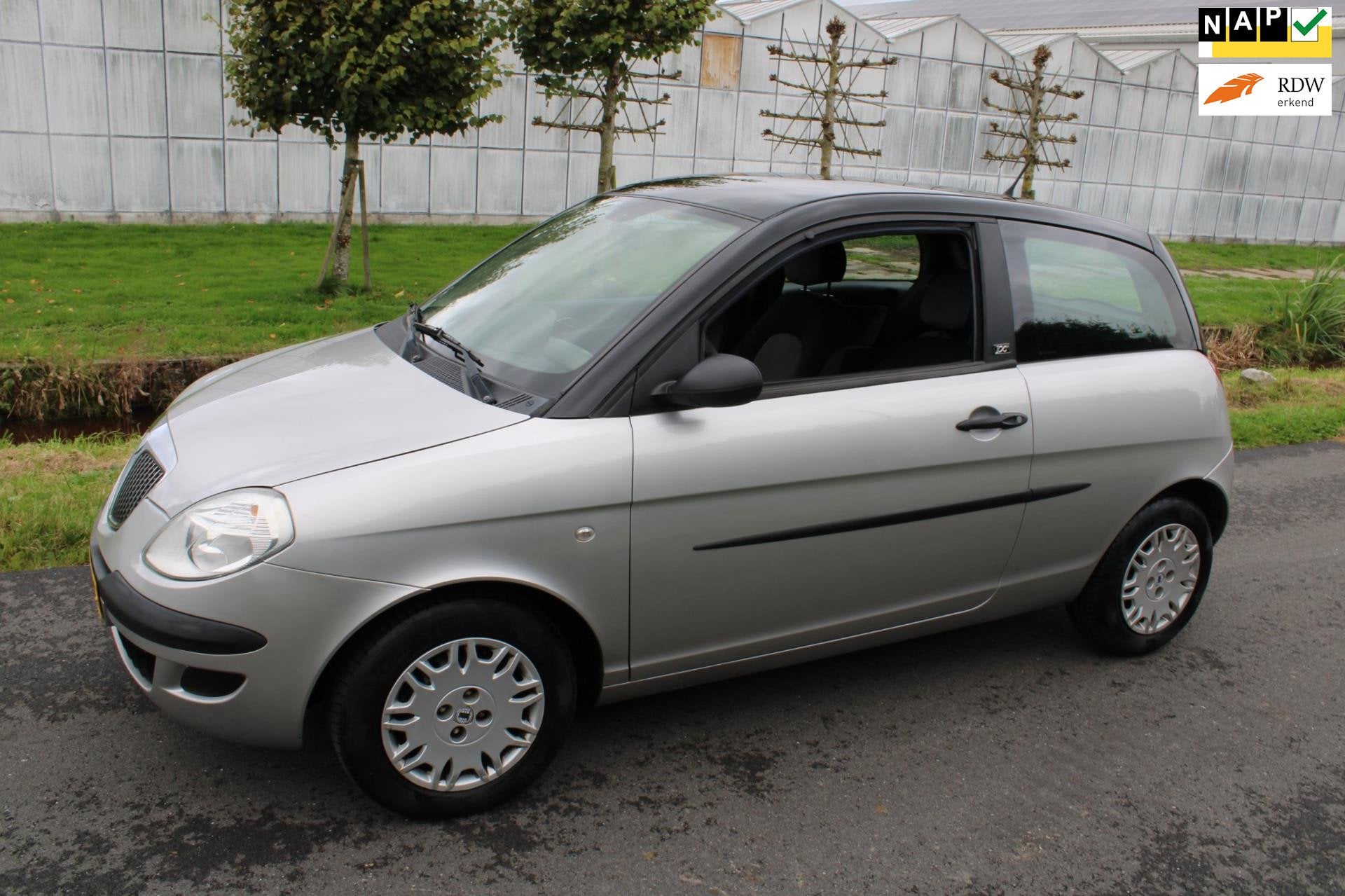 Lancia Ypsilon 1.2 Argento met Airco, Voorwielaandrijving, Gebruikt, Origineel Nederlands, Bedrijf