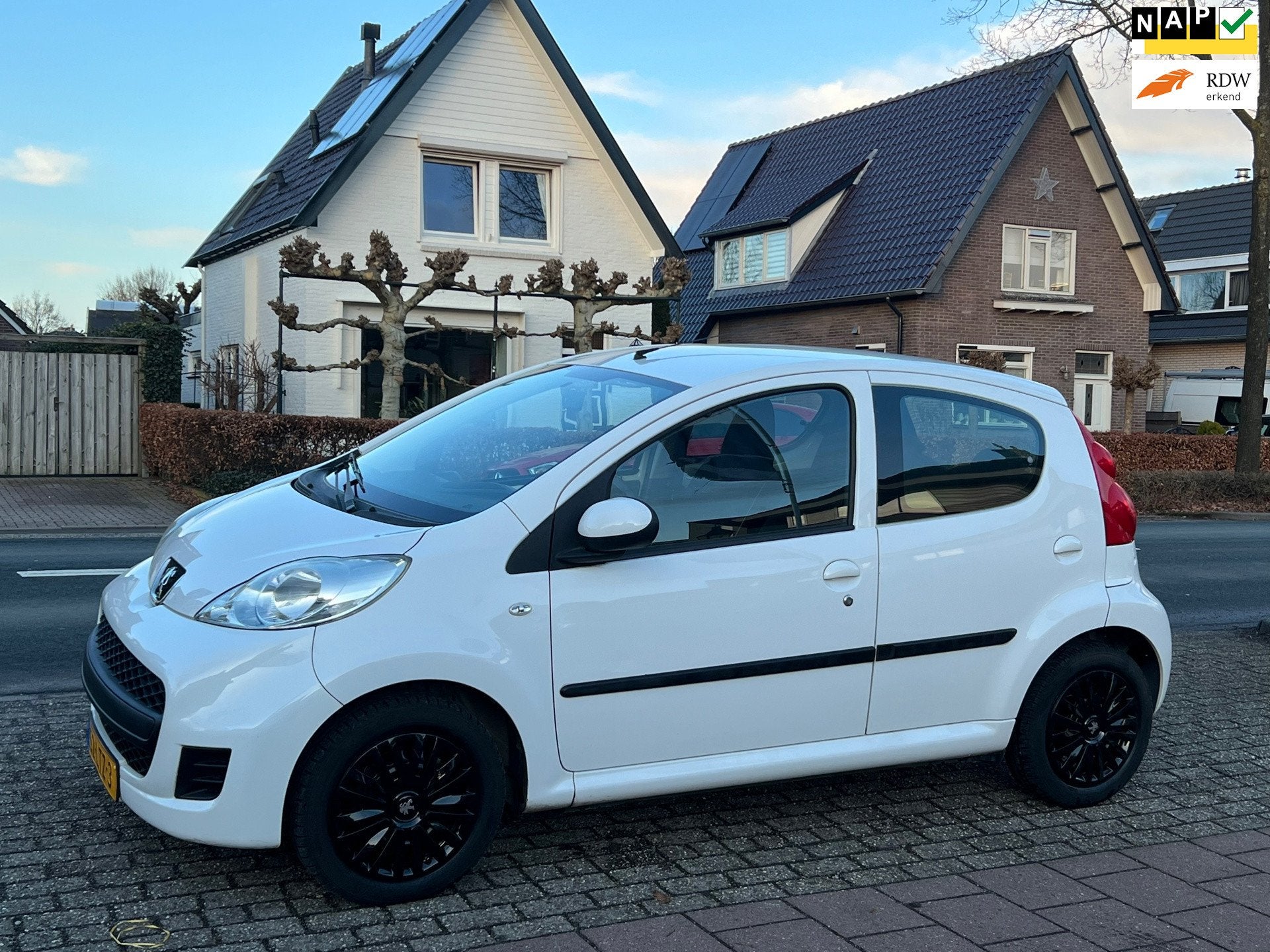 Peugeot 107 1.0-12V XS 109.000 km NL-AUTO-NAP, Auto's, Voorwielaandrijving, Dealer onderhouden, Stof, Gebruikt