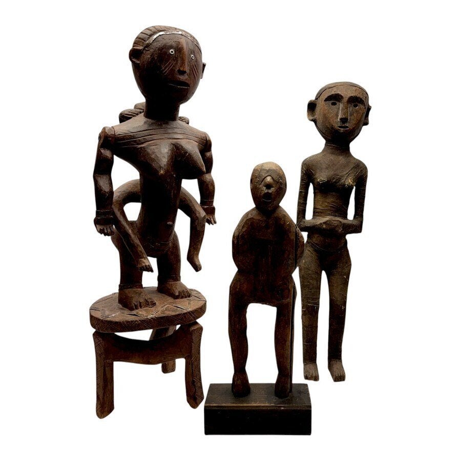 Afrikaanse beelden: moeder met kind, en twee staande figuren, Hout, Afrika, Houtsnijwerk, Groep mensen