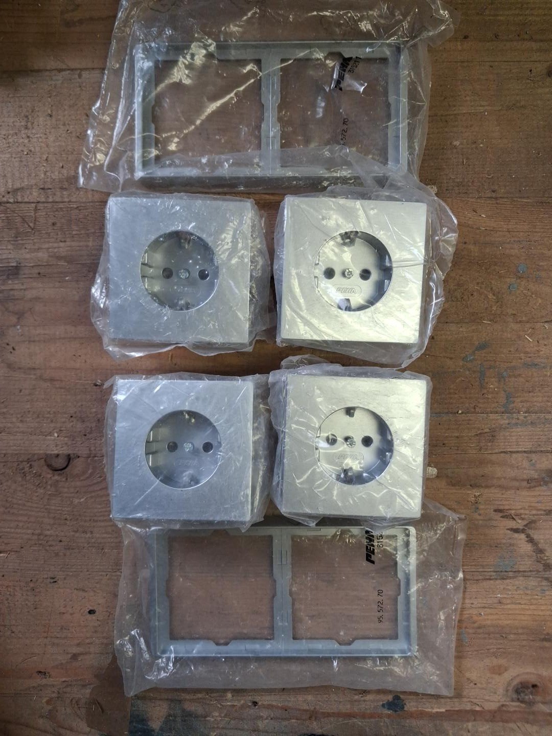 4x PEHA wandcontactdoos + 2x dubbel afdekraam nieuw, Ophalen, Nieuw, Overige merken, Stopcontact
