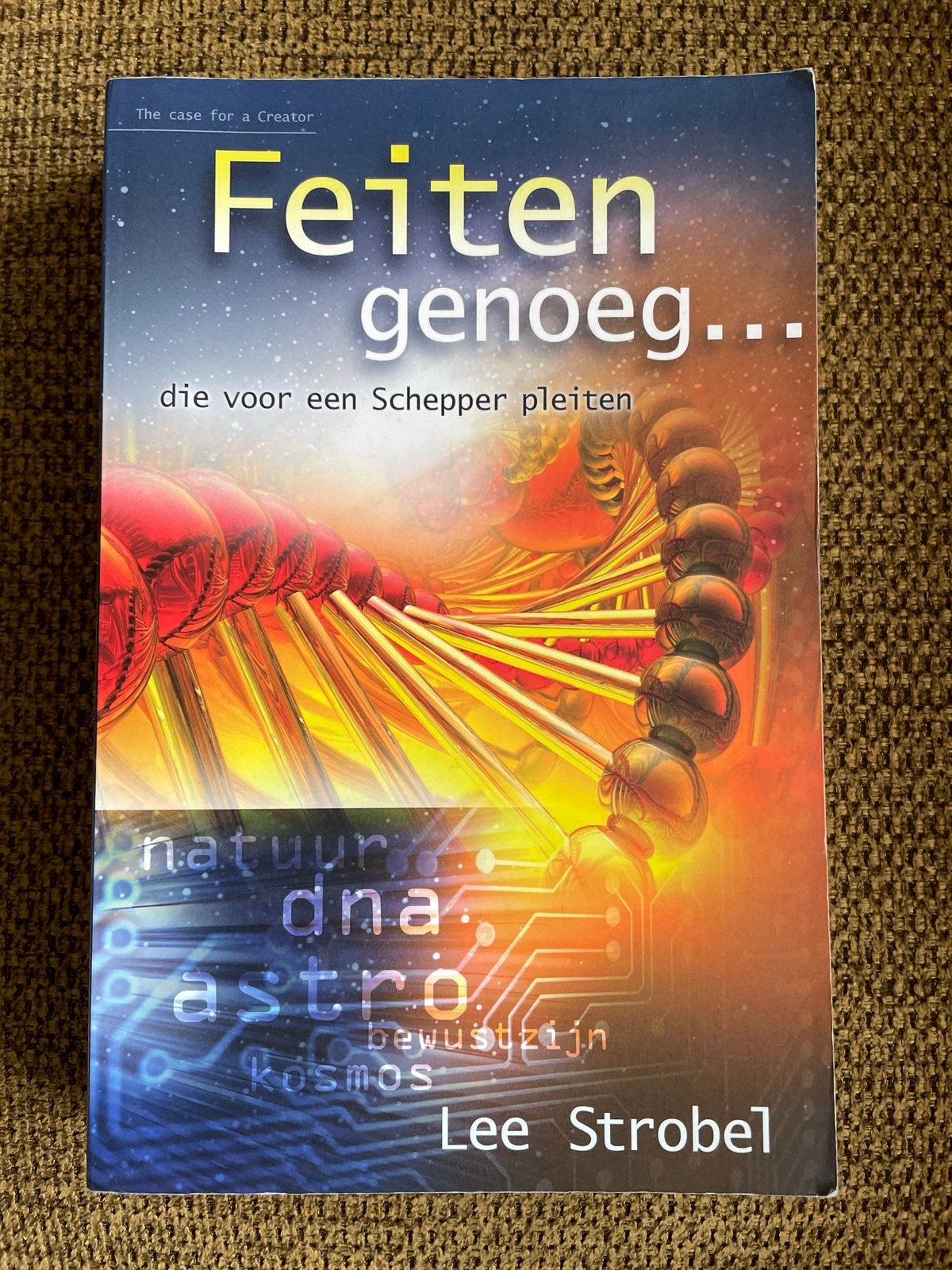 L. Strobel - Feiten genoeg, Boeken, Ophalen of Verzenden, Gelezen, L. Strobel