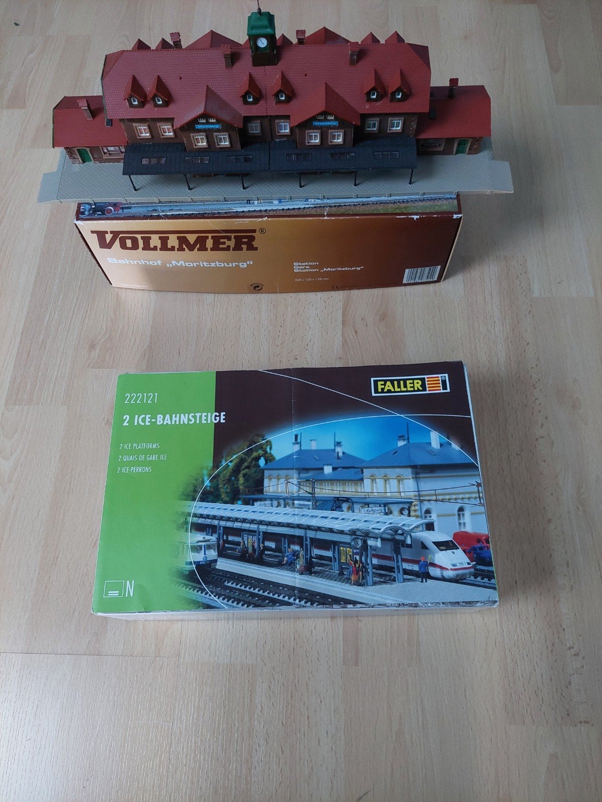 Vollmer station met Faller perron N spoor, Hobby en Vrije tijd, Gelijkstroom of Wisselstroom, Brug, Tunnel of Gebouw, Nieuw, Ophalen