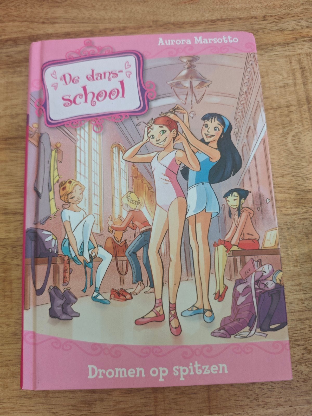 2x Kinderboek: Dolfijnenavonturen & De dansschool, Ophalen of Verzenden, Gelezen, Mary van der Valk, Aurora Marsotto, Fictie
