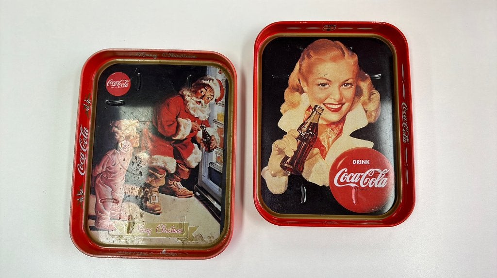 Vintage Coca-Cola dienbladen - Kerstman & Dame, Ophalen of Verzenden, Gebruikt, Gebruiksvoorwerp