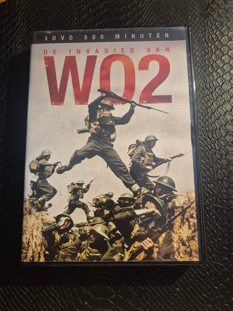 De invasie van WO2, Ophalen of Verzenden, Zo goed als nieuw