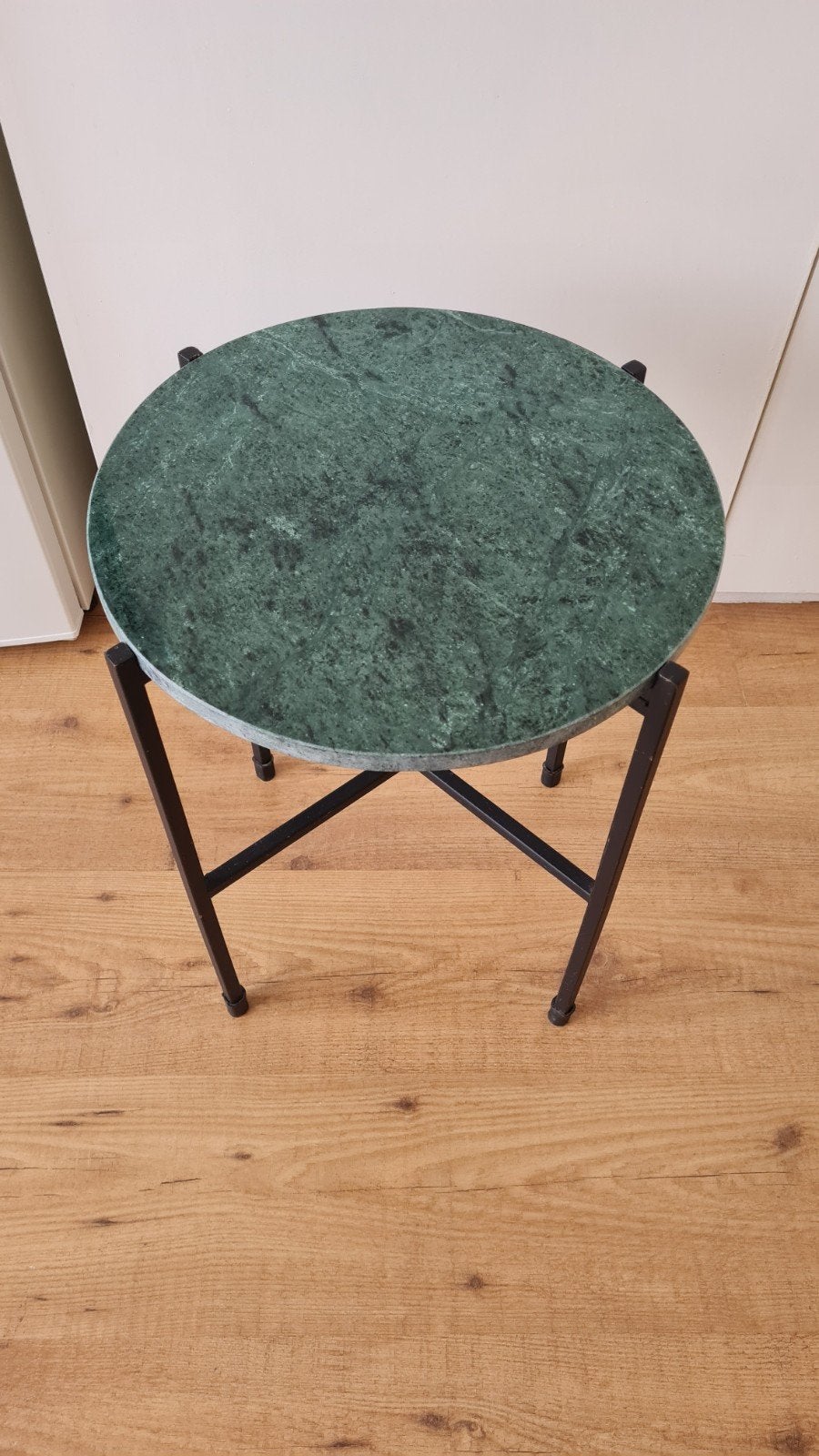 Ronde bijzettafel met groen marmeren blad, Minder dan 55 cm, Gebruikt, Metaal of Aluminium, Rond