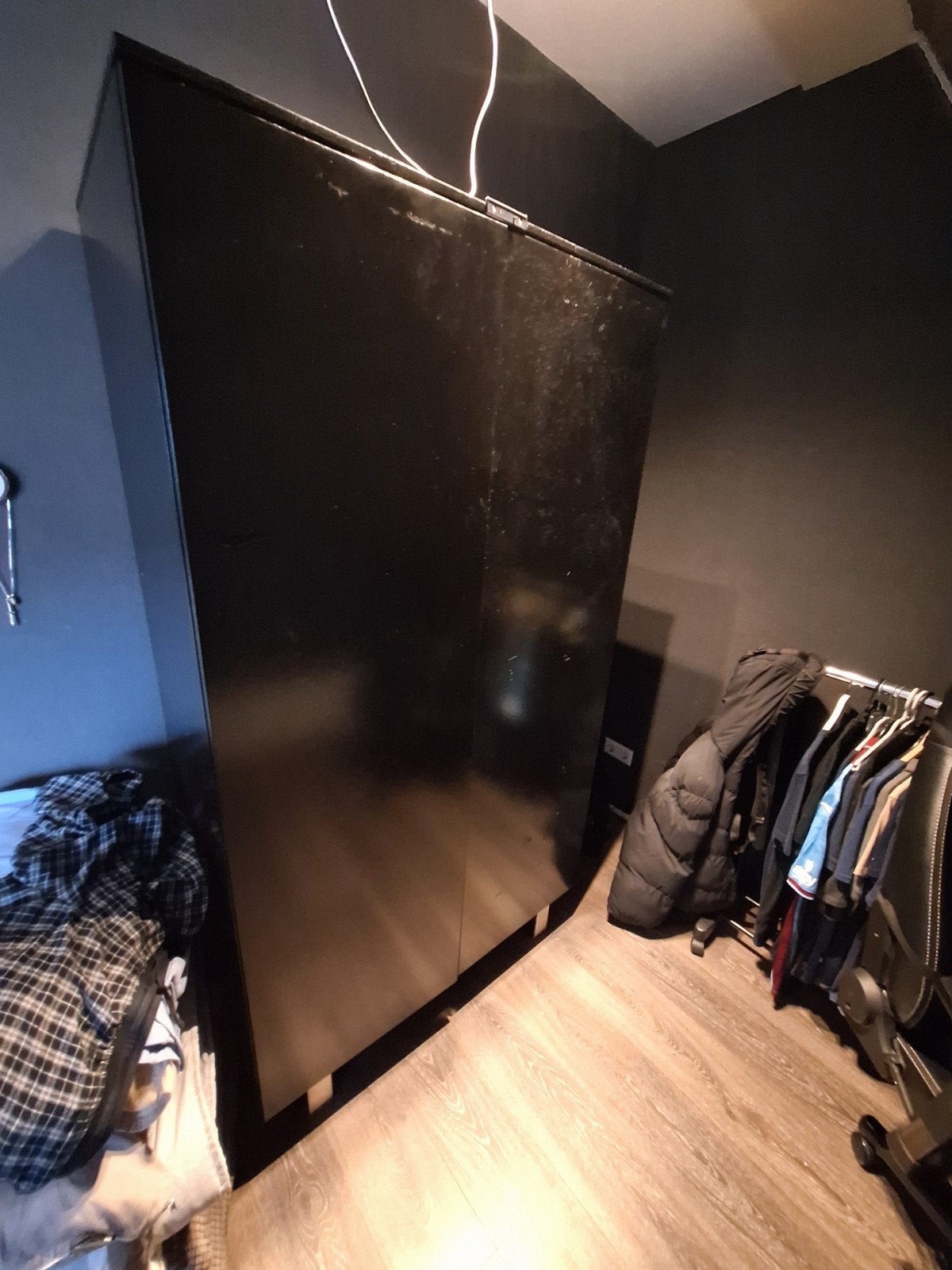 Mooie zwarte kast, Ophalen