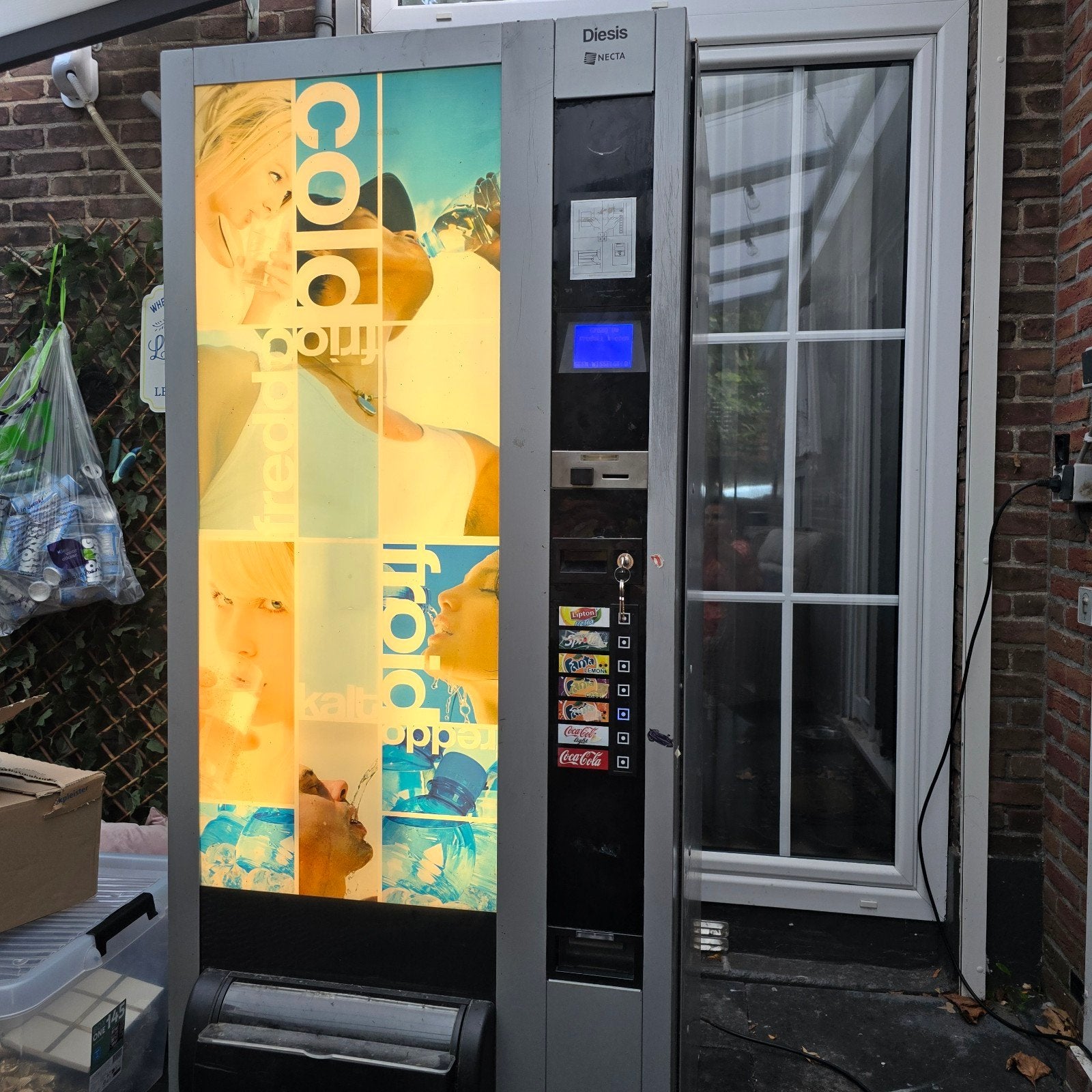 Necta Diesis 500 Gekoelde Frisdrankautomaat met Muntsysteem, Ophalen