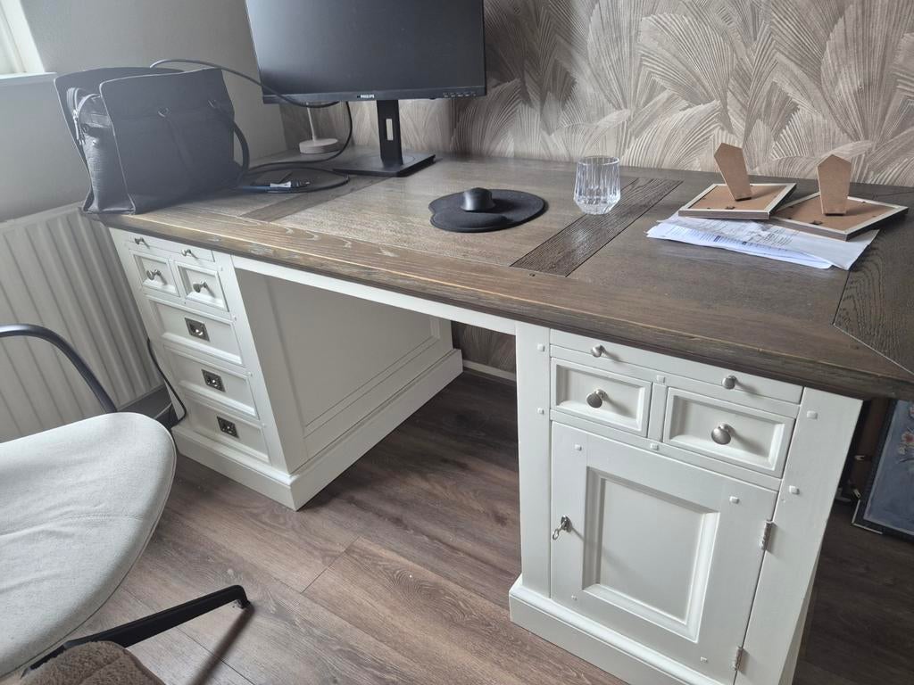 Landelijk bureau hout en wit van troubadour, Huis en Inrichting, Bureaus, Overige typen, Gebruikt, Hout, Bruin