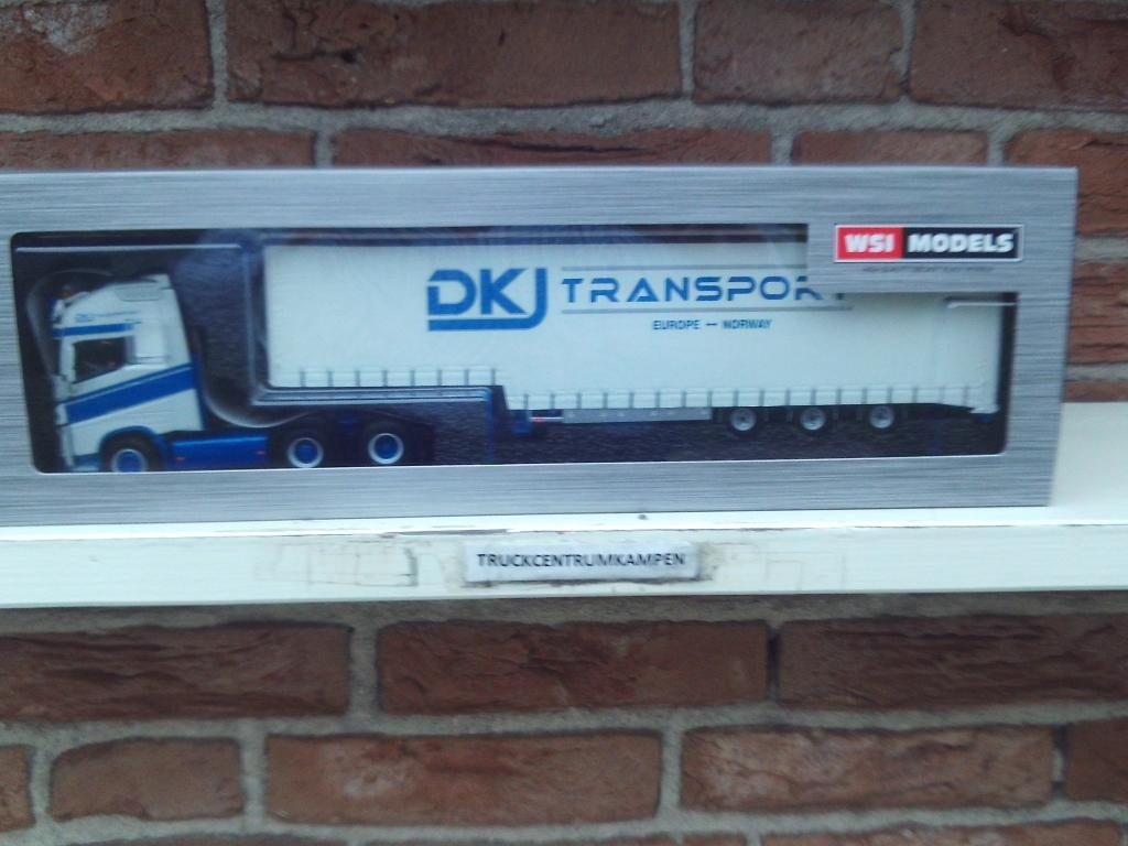 WSI  Volvo  FH4  Globetrotter  XL  van  D.K.J.  Transport., Ophalen of Verzenden, Nieuw, Bus of Vrachtwagen, Wsi