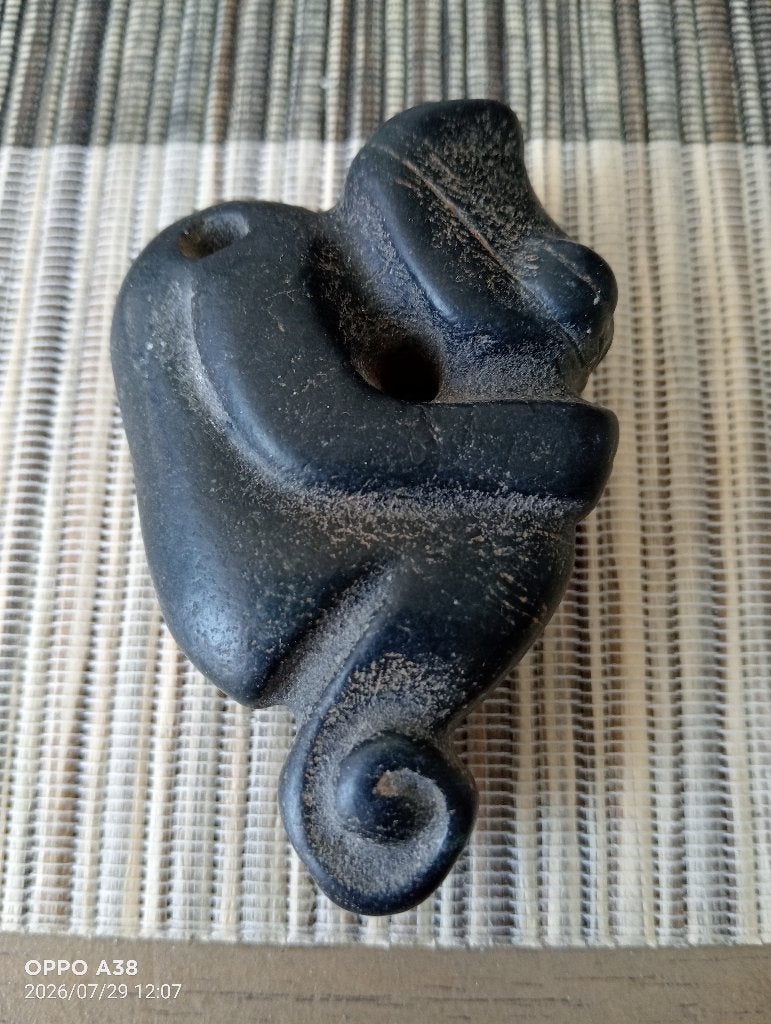Oud chinees hongshan amulet Jade, Steen/keramiek, China, Beeld, Zwart