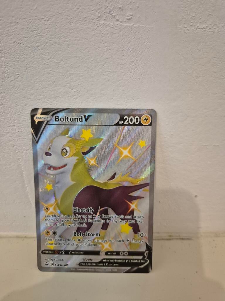 Boltund V Pokémon kaart SWSH1085, Ophalen of Verzenden, Zo goed als nieuw, Losse kaart, Foil