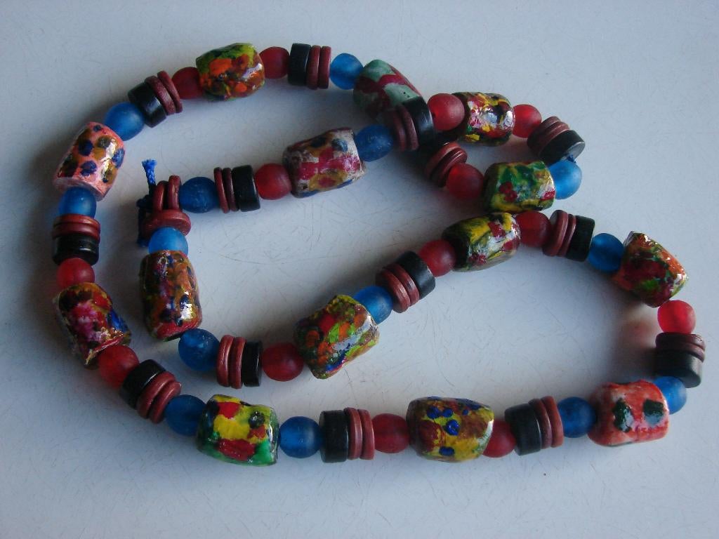 Etnische unica Krobo ketting met hele oude glazen kralen., Ophalen of Verzenden, Zo goed als nieuw, Overige kleuren, Overige materialen