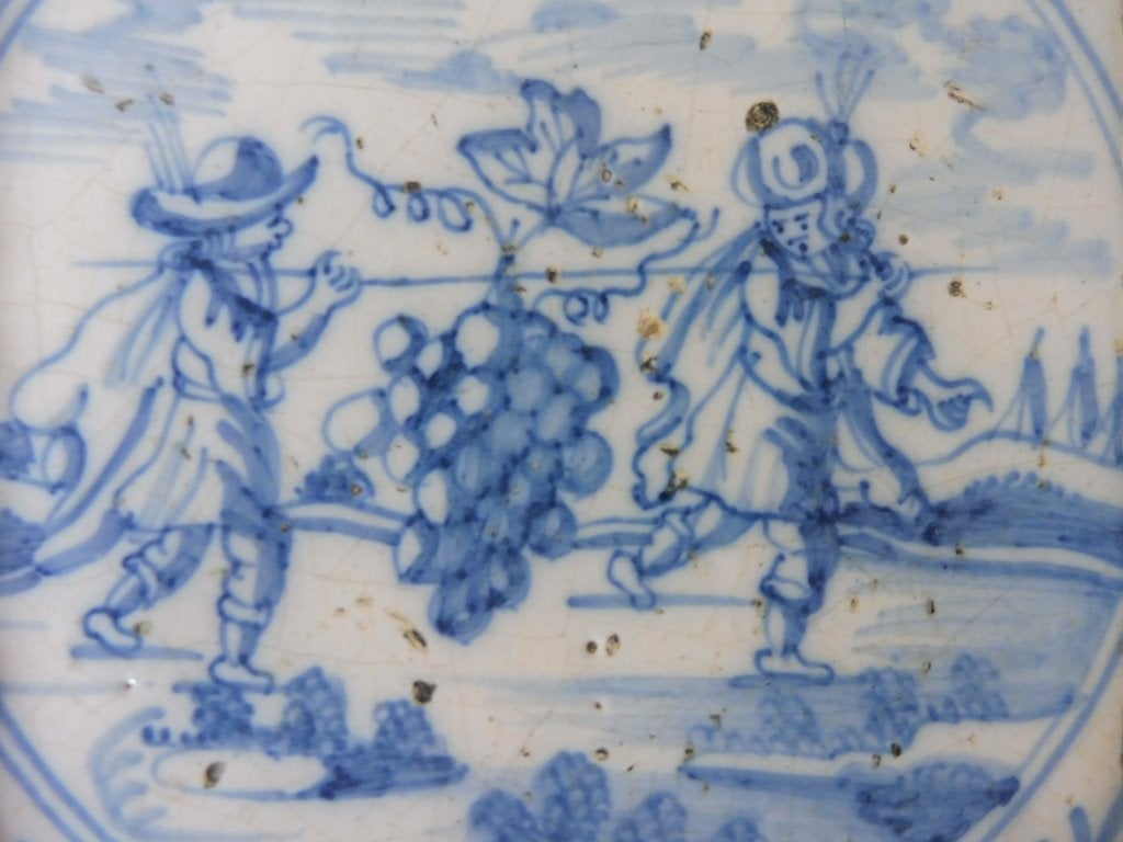 Tegel De Verspieders / Druivendragers Delftsblauw vide poche, Ophalen of Verzenden