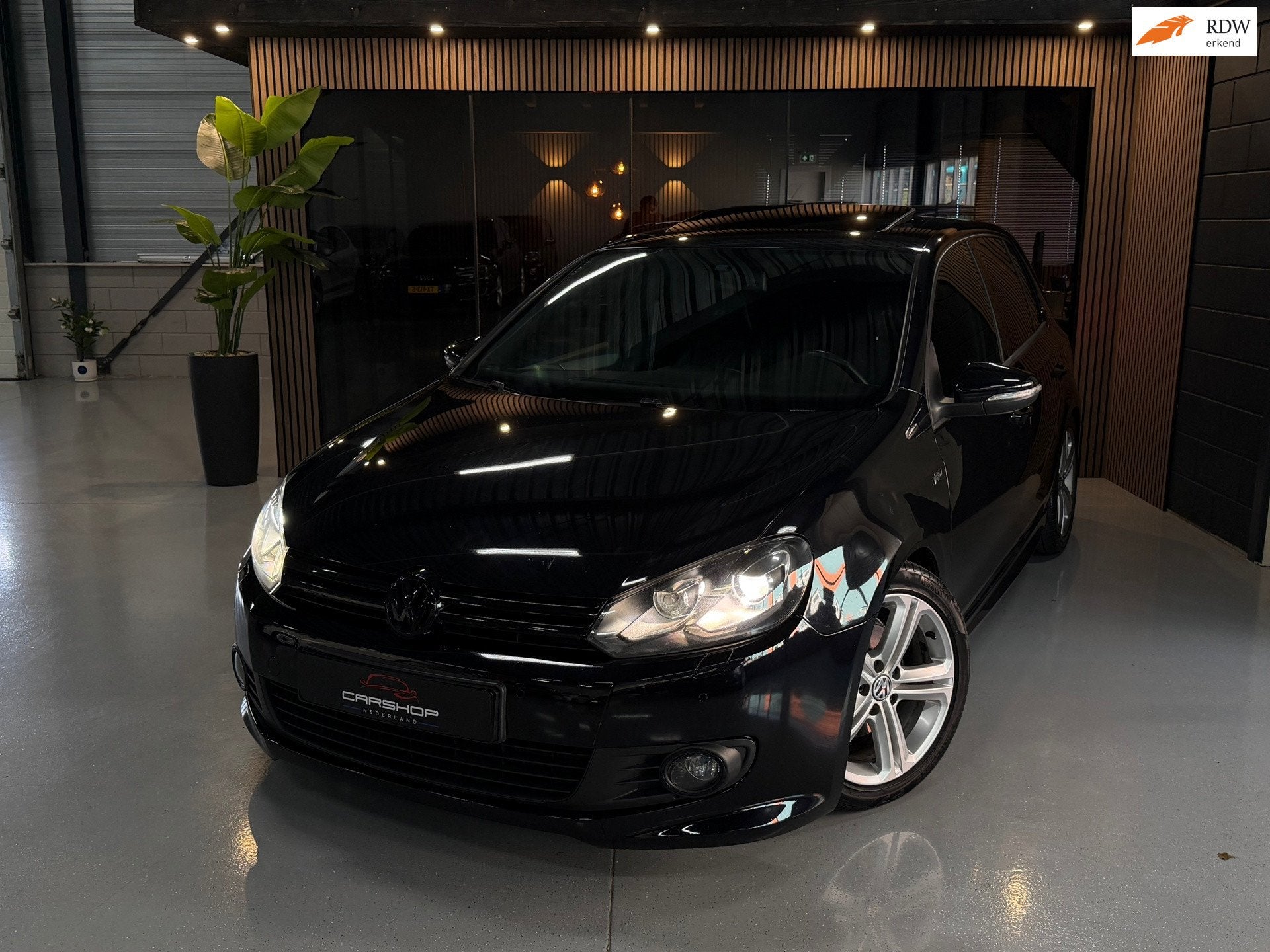 Volkswagen Golf 1.4 TSI 122PK Highline 3X R-Line XENON/PANO, Voorwielaandrijving, Gebruikt, Zwart, 4 cilinders