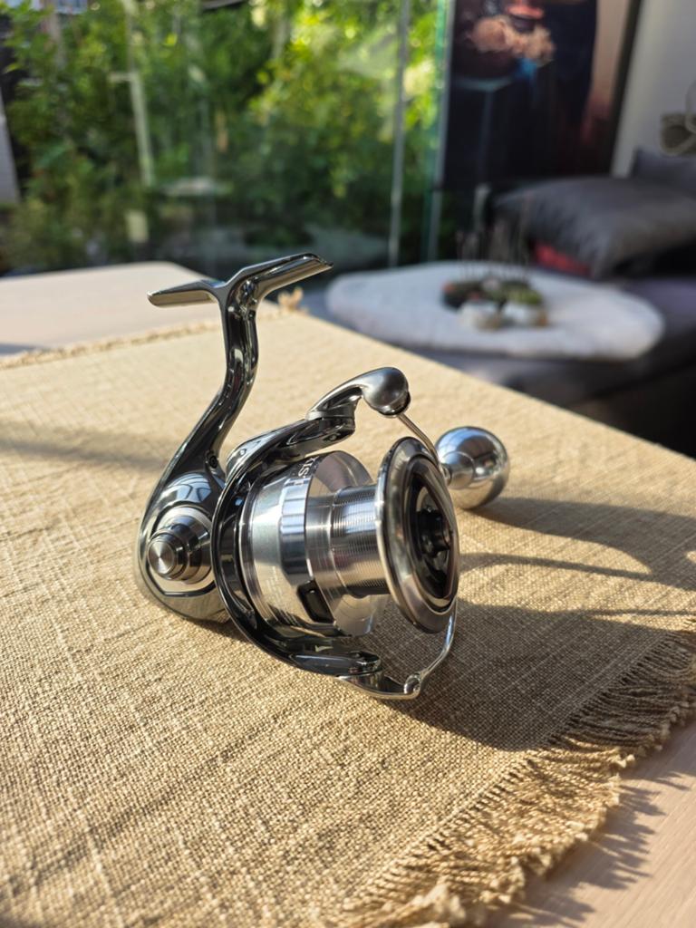 Daiwa Exist LT5000-CXH in nieuwstaat, Ophalen of Verzenden, Zo goed als nieuw, Molen
