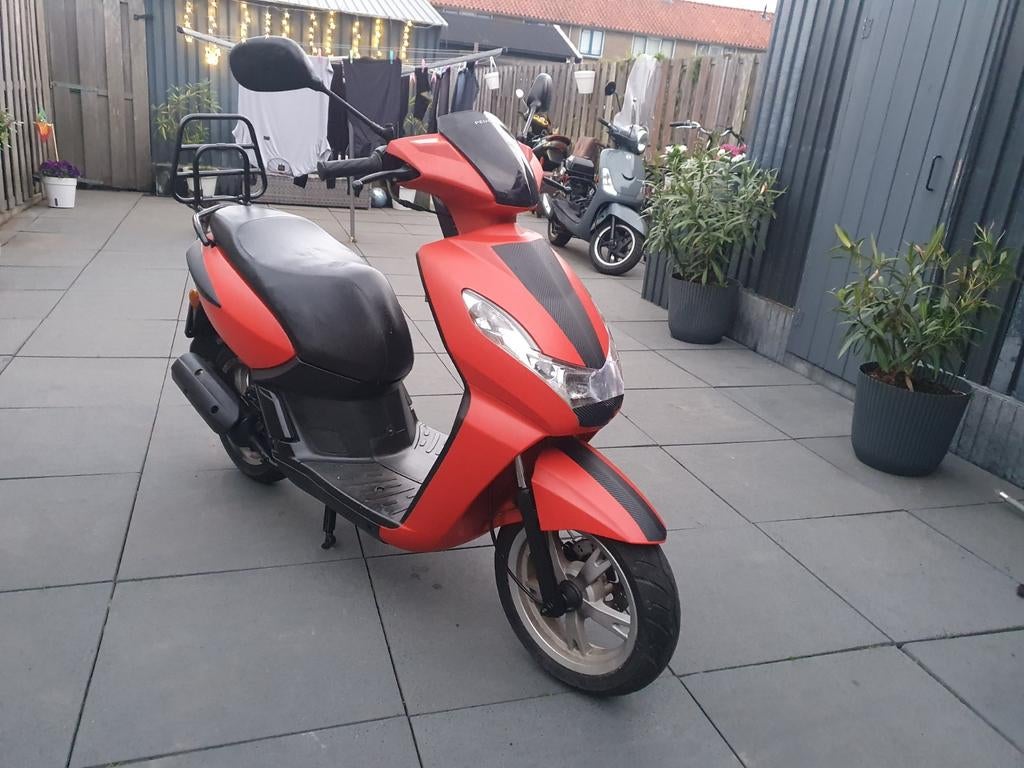 Peugeot kisbee brom, Fietsen en Brommers, Brommers | Peugeot, Ophalen of Verzenden, Zo goed als nieuw
