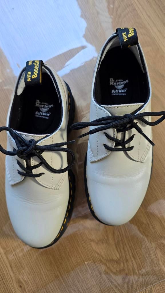 Dr martens schoenen creme air platform maat 39, Ophalen of Verzenden
