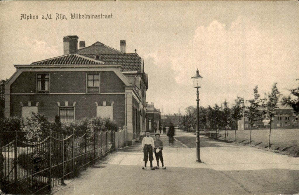 Alphen a/d Rijn - Wilhelminastraat - Straatgezicht, Ophalen of Verzenden, Voor 1920, Gelopen, Zuid-Holland