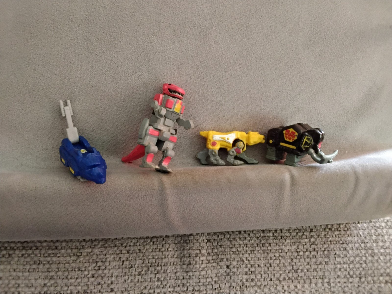 4 kleine figuurtjes van power rangers, Verzamelen, Poppetjes en Figuurtjes, Ophalen of Verzenden, Zo goed als nieuw