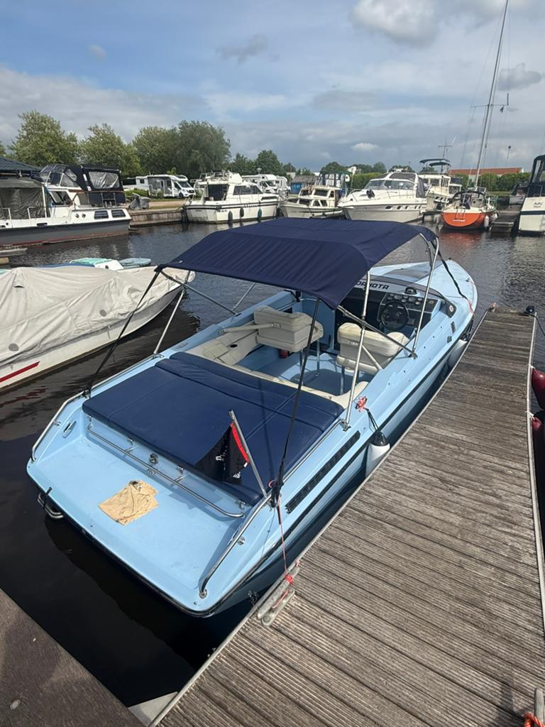Baja AGC 250 ES 8,2l mercruiser incl trailer, Watersport en Boten, Binnenboordmotor, Ophalen of Verzenden, Zo goed als nieuw, 200 pk of meer