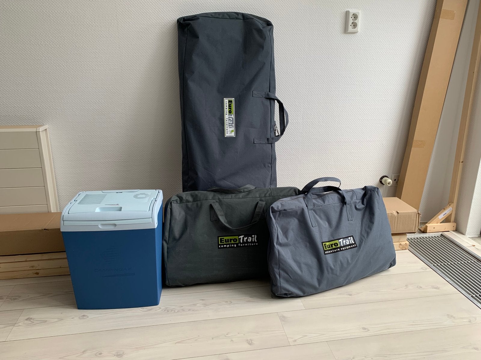 Kampeerspullen. 3xkast Voortent. Windscherm. Elec koelbox, Ophalen of Verzenden, Zo goed als nieuw, Campingkast
