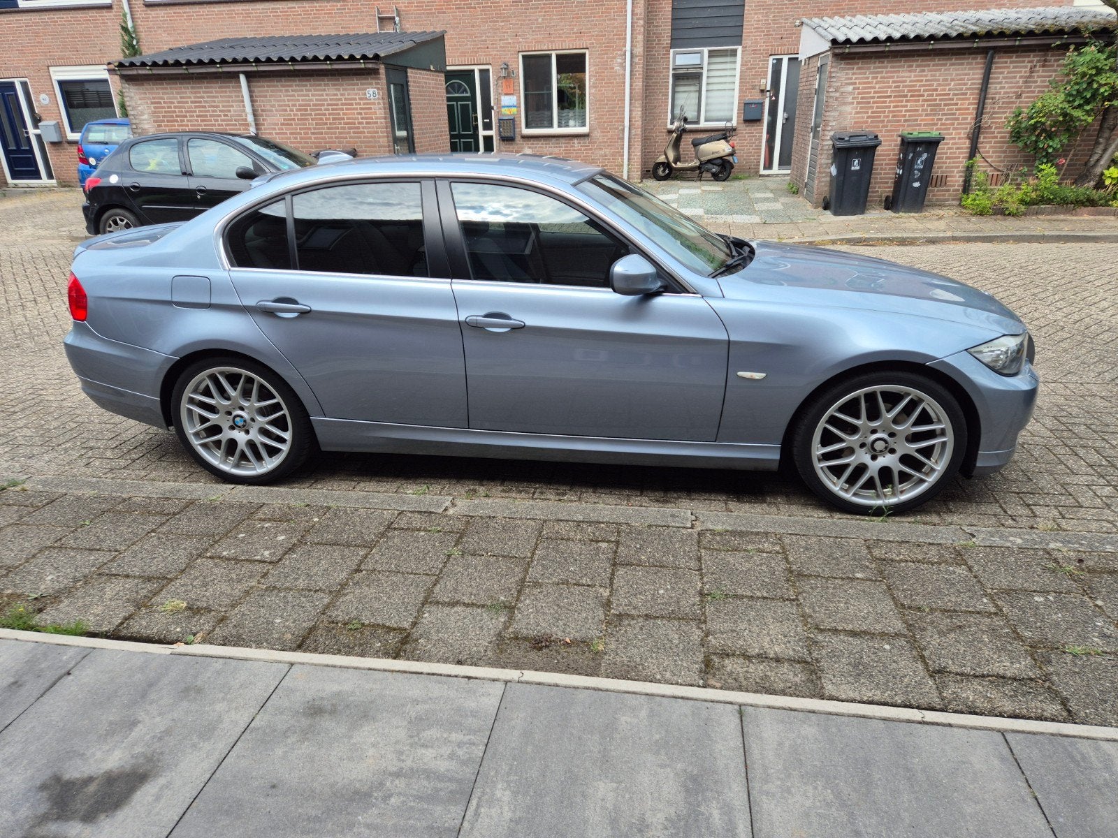 BMW 3-Serie 2.0 I 318 2011 Blauw, 4 cilinders, Blauw, Origineel Nederlands, Handgeschakeld