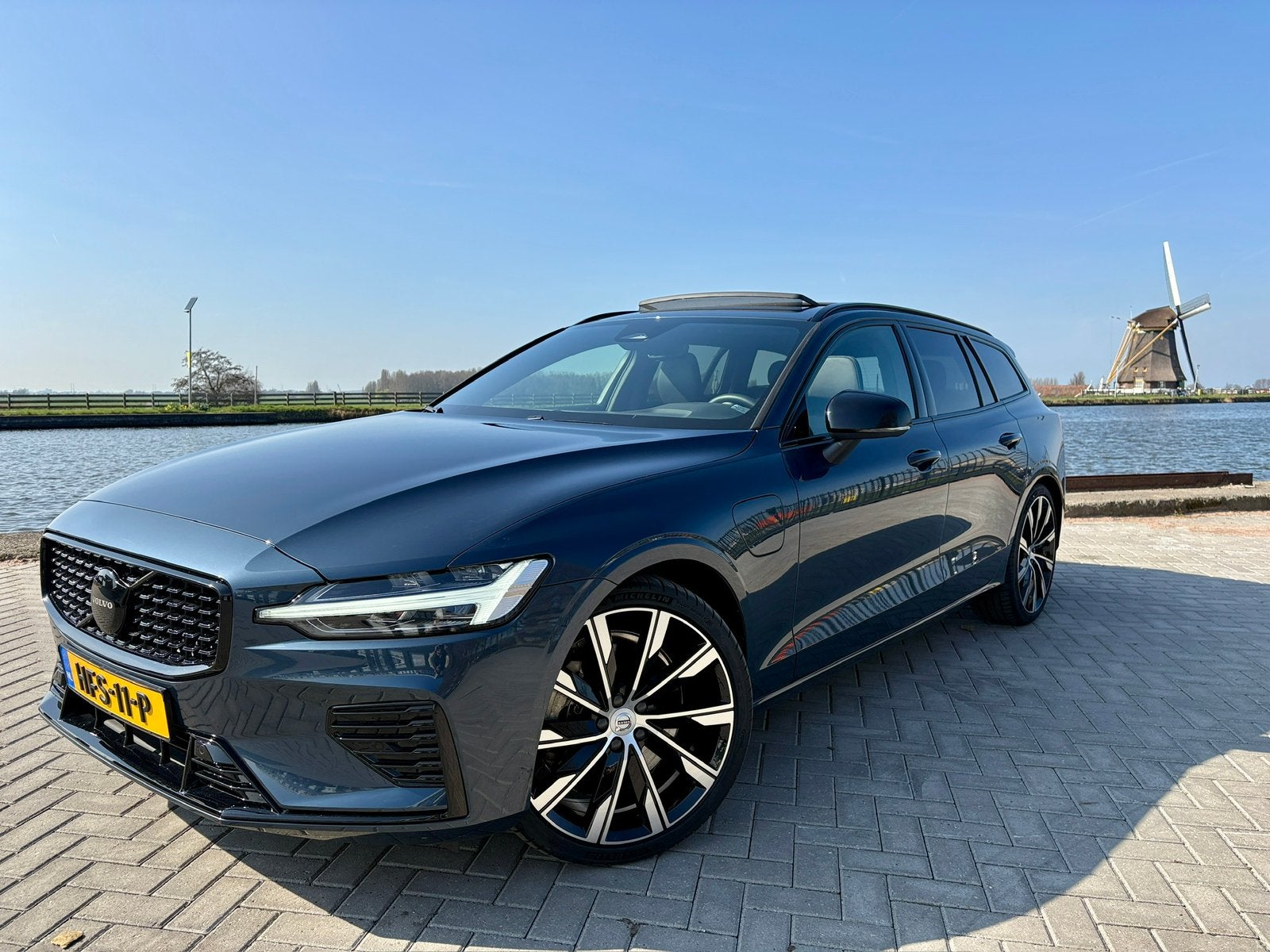 Volvo V60 T6 Plug-in hybrid AWD Plus Dark | MY2023 | Android, Auto's, Volvo, Automaat, 4 cilinders, Blauw, Vierwielaandrijving
