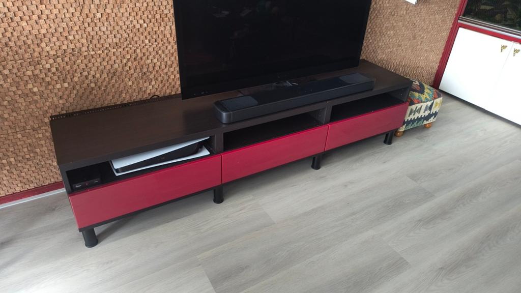 TV meubel IKEA zwart/donkerbruin hoogglans rode ladefront, Ophalen, Gebruikt, 150 tot 200 cm, Minder dan 100 cm