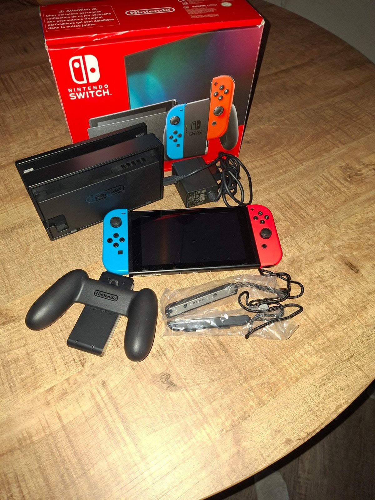 Nintendo Switch met 2 controllers en alle toebehoren, Ophalen, Zo goed als nieuw, Met 2 controllers, Switch Original