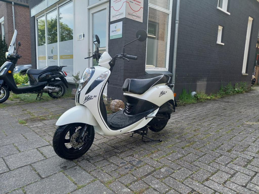 Sym Mio bromscooter 45km, Fietsen en Brommers, Brommers | Peugeot, Ophalen, 49 cc, Zo goed als nieuw, Sym Mio