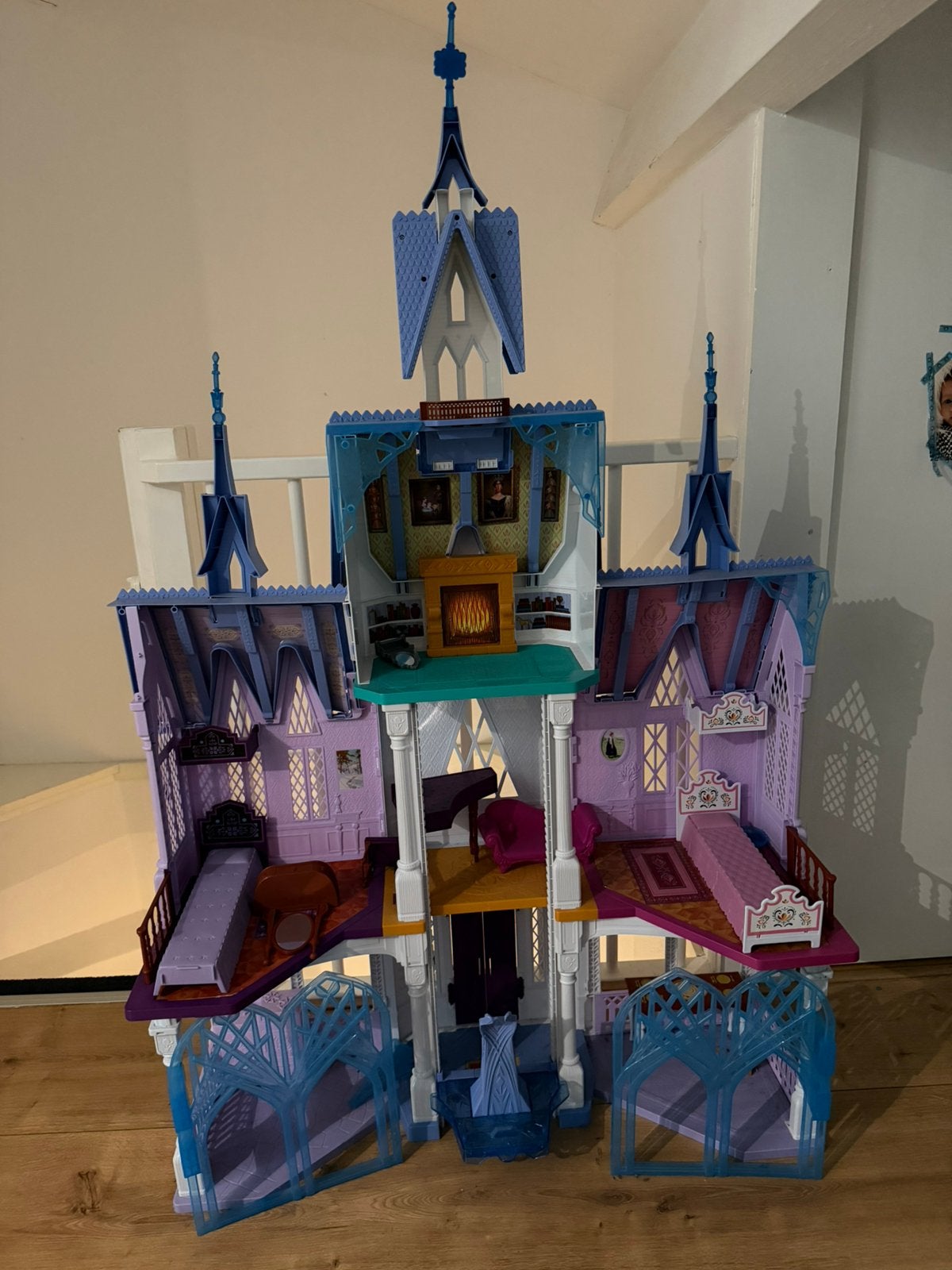 Frozen poppenhuis, Ophalen, Zo goed als nieuw, Poppenhuis