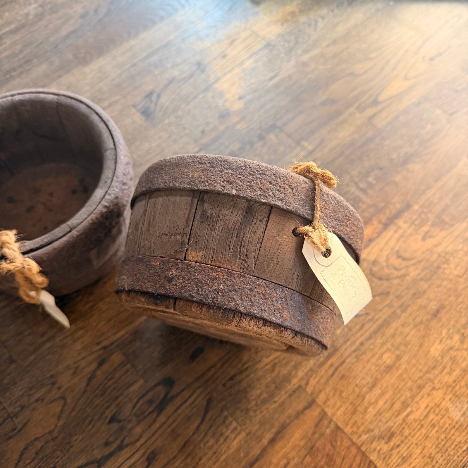 Set van 2 antieke houten potten met metalen banden kaas mal, Ophalen of Verzenden