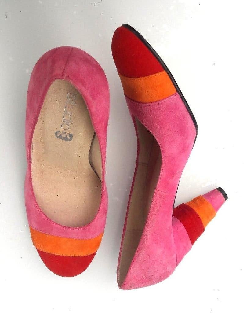 Suède pumps met een heel aparte hak maat 39 hakhoogte 9 cm., Pumps, Ophalen of Verzenden, Zo goed als nieuw, Roze