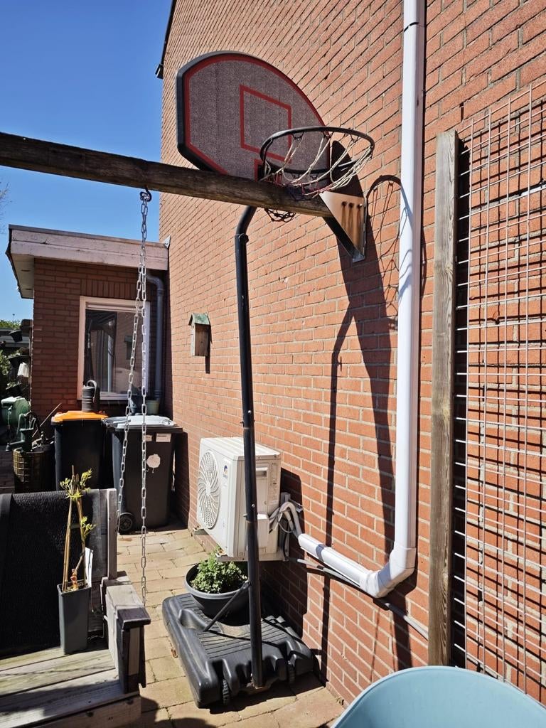 Basketbalring met standaard, Sport en Fitness, Ophalen of Verzenden, Gebruikt, Ring, Bord of Paal